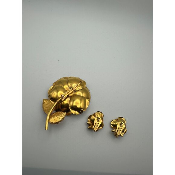 Vintage Yellow Flower Enamel Brooch Gold Tone Pin & Clip On Earrings Set - Picture 7 of 10